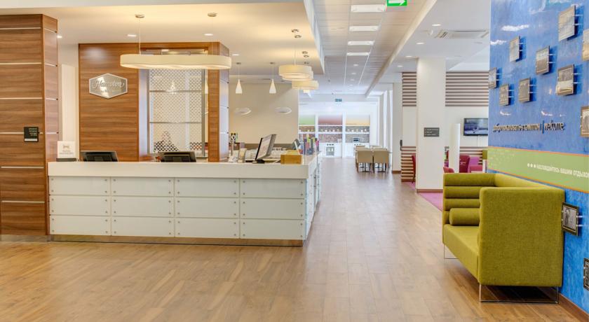Imagen de los interiores del Hotel Hampton By Hilton Ufa. Foto 7
