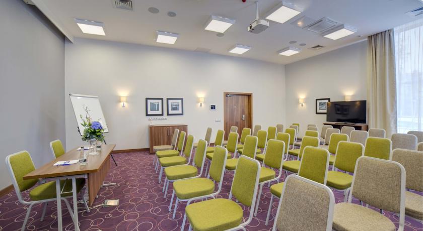 Imagen de los interiores del Hotel Hampton By Hilton Ufa. Foto 8