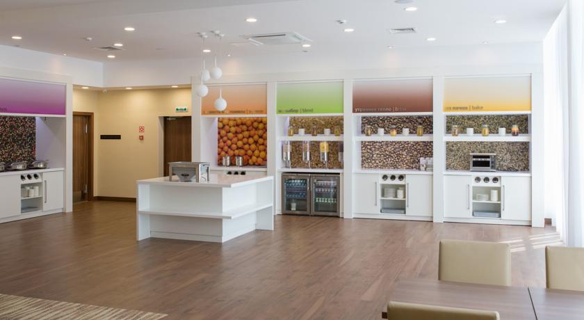 Imagen del bar/restaurante del Hotel Hampton By Hilton Ufa. Foto 2
