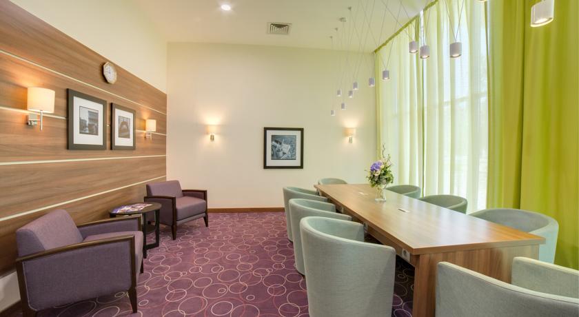 Imagen de los interiores del Hotel Hampton By Hilton Ufa. Foto 9