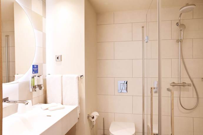 Imagen de la habitación del Hotel Hampton By Hilton Vienna Messe. Foto 9