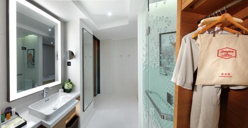 Imagen de la habitación del Hotel Hampton By Hilton Wuhan Tianhe Airport East. Foto 8