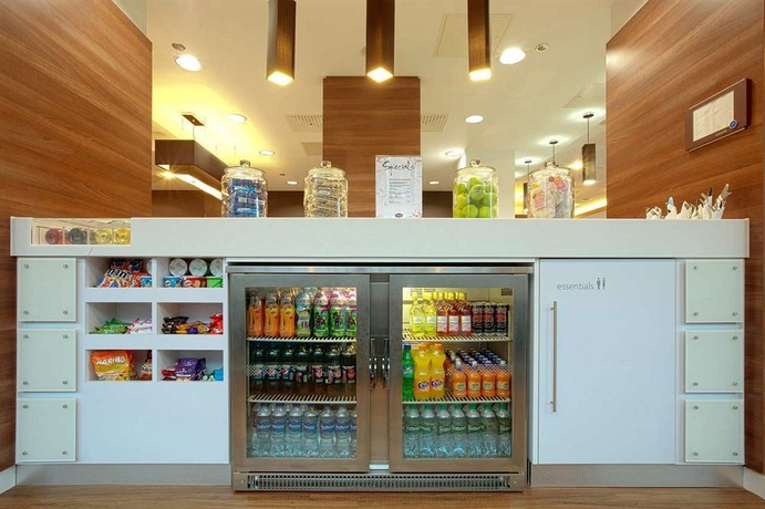 Imagen del bar/restaurante del Hotel Hampton By Hilton York. Foto 4