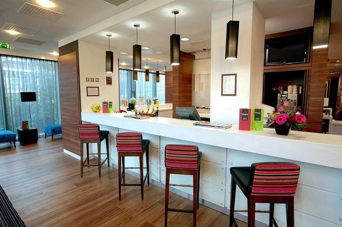 Imagen del bar/restaurante del Hotel Hampton By Hilton York. Foto 5