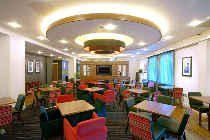Imagen del bar/restaurante del Hotel Hampton By Hilton York. Foto 7