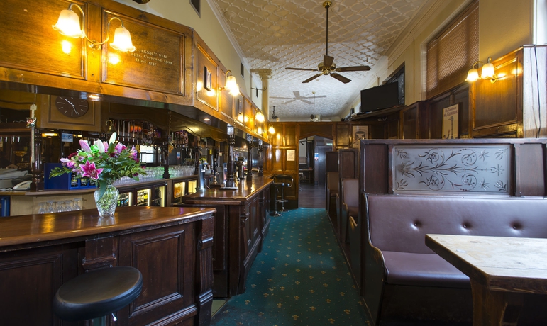 Imagen del bar/restaurante del Hotel Hampton Court Palace. Foto 5