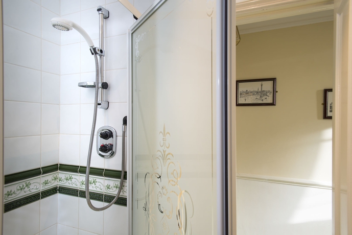 Imagen de la habitación del Hotel Hampton Court Palace. Foto 12