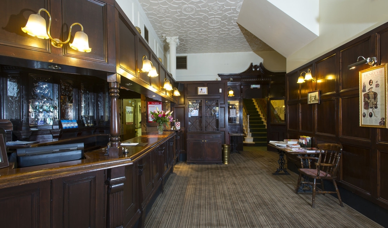 Imagen de los interiores del Hotel Hampton Court Palace. Foto 16