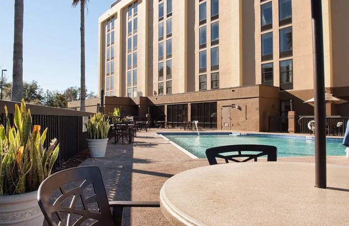 Imagen de la piscina del Hotel Hampton Inn Airport. Foto 15