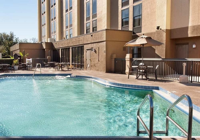 Imagen de la piscina del Hotel Hampton Inn Airport. Foto 16