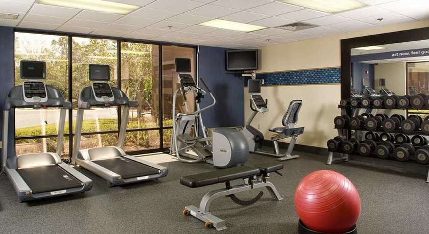 Imagen de los interiores del Hotel Hampton Inn Airport. Foto 13