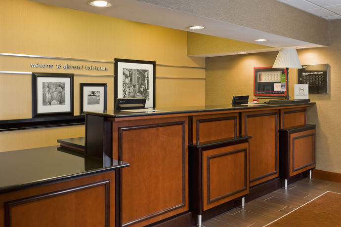 Imagen de la piscina del Hotel Hampton Inn Akron-fairlawn. Foto 16