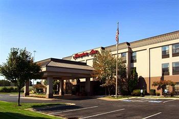 Imagen de los interiores del Hotel Hampton Inn Akron-fairlawn. Foto 14