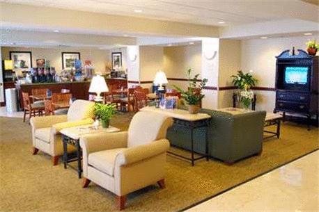 Imagen general del Hotel Hampton Inn Akron-south. Foto 2