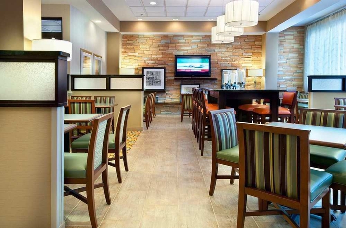 Imagen del bar/restaurante del Hotel Hampton Inn Alexandria/pentagon South. Foto 3