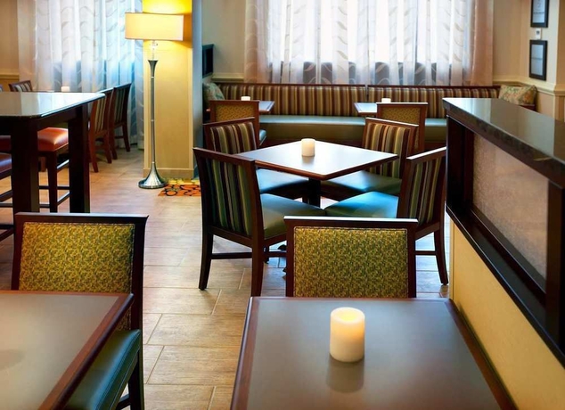 Imagen del bar/restaurante del Hotel Hampton Inn Alexandria/pentagon South. Foto 4