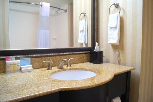 Imagen de la habitación del Hotel Hampton Inn Altoona. Foto 4