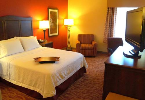 Imagen de la habitación del Hotel Hampton Inn Altoona. Foto 9