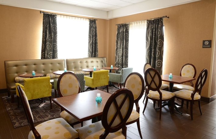 Imagen de los interiores del Hotel Hampton Inn Americus. Foto 18