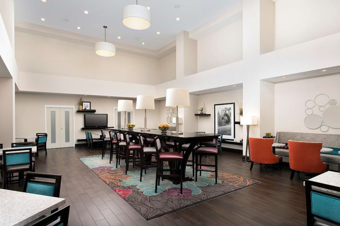 Imagen de los interiores del Hotel Hampton Inn And Suites Athens-i-65 (huntsville Area). Foto 16