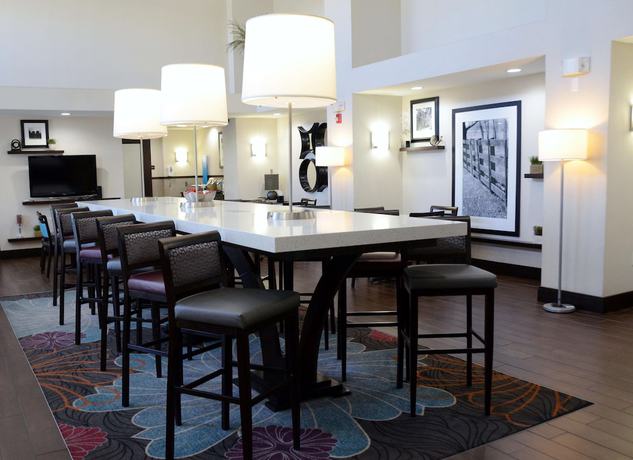 Imagen de los interiores del Hotel Hampton Inn And Suites Athens-i-65 (huntsville Area). Foto 17