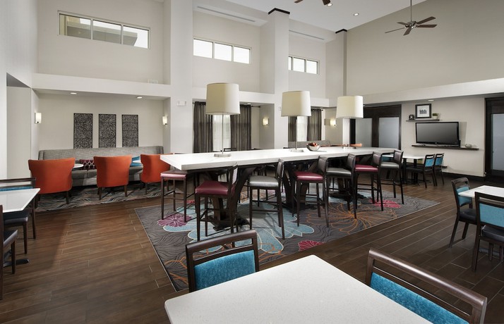 Imagen de los interiores del Hotel Hampton Inn And Suites Athens-i-65 (huntsville Area). Foto 18