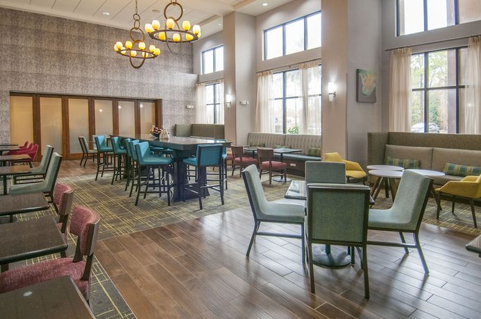 Imagen de los interiores del Hotel Hampton Inn And Suites Baton Rouge/port Allen. Foto 17