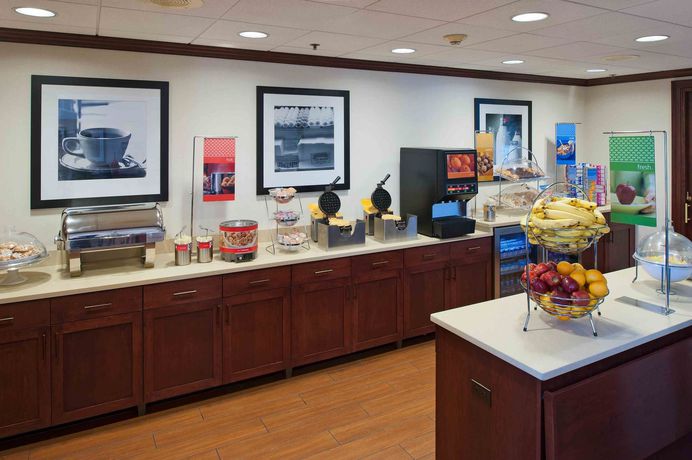 Imagen del bar/restaurante del Hotel Hampton Inn And Suites Bethlehem. Foto 4