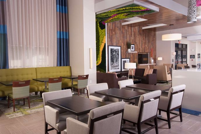 Imagen de los interiores del Hotel Hampton Inn And Suites By Hilton Augusta-washington Rd. Foto 17