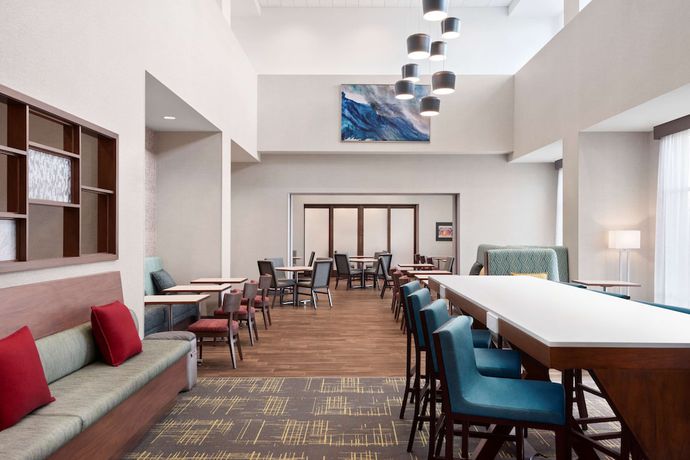 Imagen de los interiores del Hotel Hampton Inn And Suites By Hilton Kelowna Airport. Foto 20
