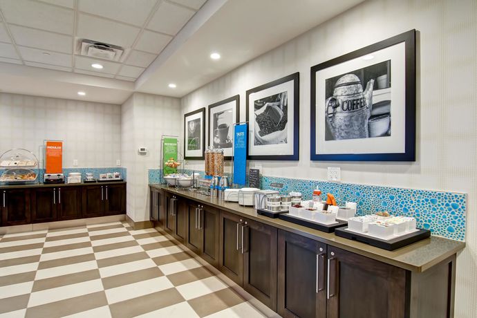 Imagen del bar/restaurante del Hotel Hampton Inn And Suites By Hilton Saskatoon Airport. Foto 4