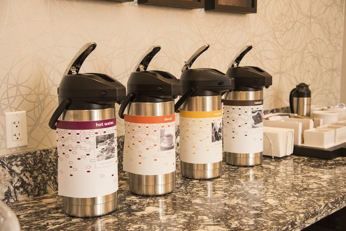 Imagen del bar/restaurante del Hotel Hampton Inn And Suites By Hilton Thunder Bay. Foto 2