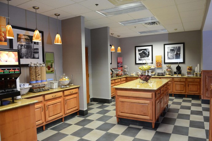 Imagen del bar/restaurante del Hotel Hampton Inn And Suites By Hilton Windsor. Foto 3