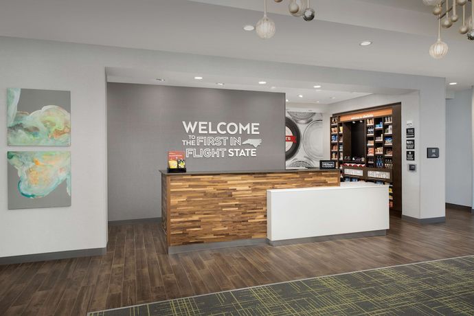 Imagen de los interiores del Hotel Hampton Inn And Suites Charlotte Airport Lake Pointe. Foto 18