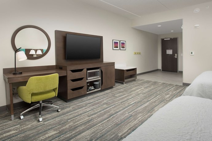 Imagen de la habitación del Hotel Hampton Inn And Suites Charlotte Airport Lake Pointe. Foto 13