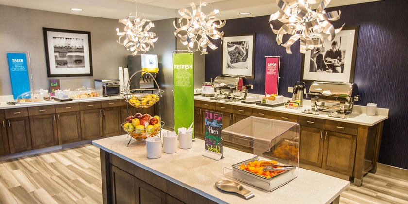 Imagen del bar/restaurante del Hotel Hampton Inn And Suites Charlotte/ballantyne. Foto 2