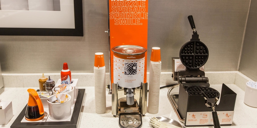 Imagen del bar/restaurante del Hotel Hampton Inn And Suites Charlotte/ballantyne. Foto 3