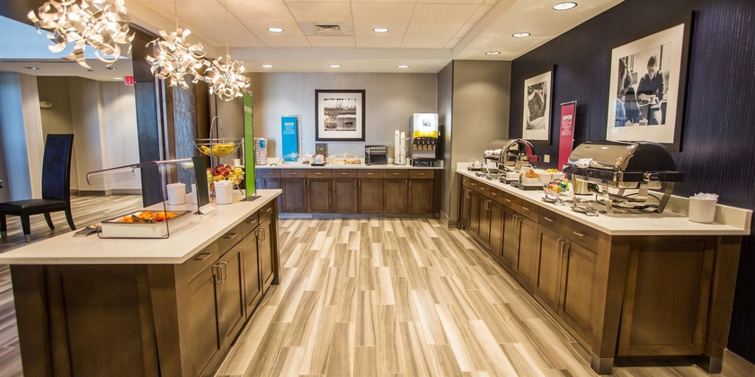 Imagen del bar/restaurante del Hotel Hampton Inn And Suites Charlotte/ballantyne. Foto 4