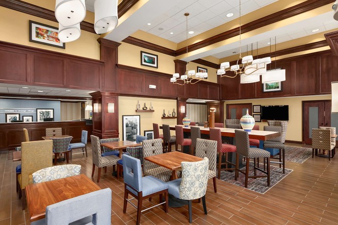 Imagen de los interiores del Hotel Hampton Inn And Suites Cleveland-beachwood. Foto 19