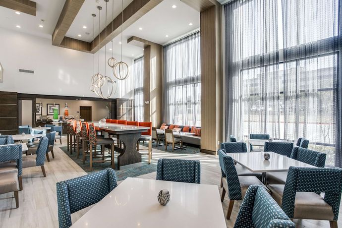 Imagen de los interiores del Hotel Hampton Inn And Suites Dallas - Central Expy North Park Area. Foto 17