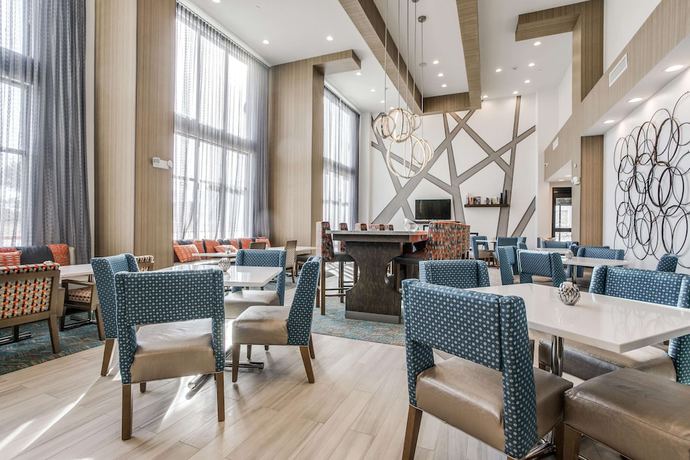 Imagen de los interiores del Hotel Hampton Inn And Suites Dallas - Central Expy North Park Area. Foto 19