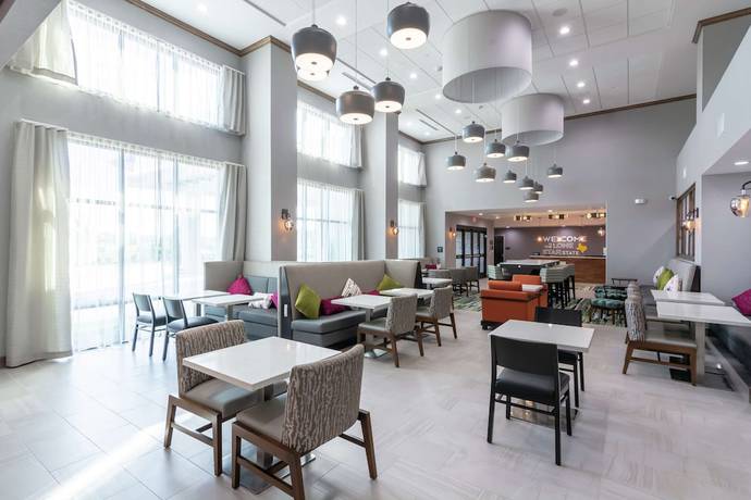 Imagen de los interiores del Hotel Hampton Inn And Suites Dallas East. Foto 17