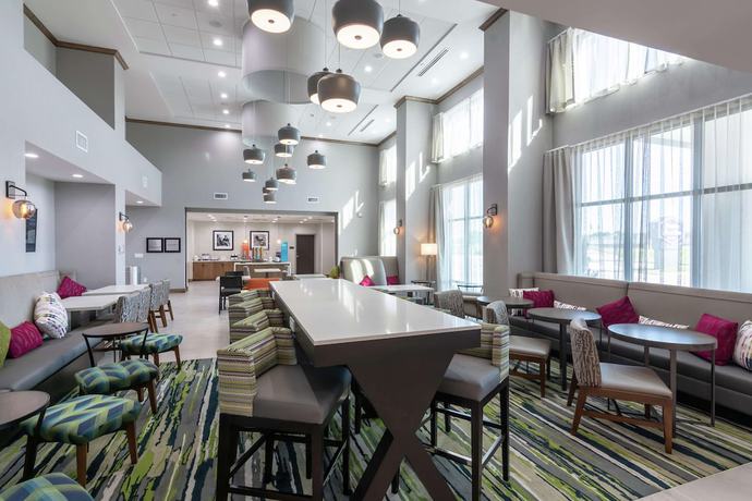 Imagen de los interiores del Hotel Hampton Inn And Suites Dallas East. Foto 19
