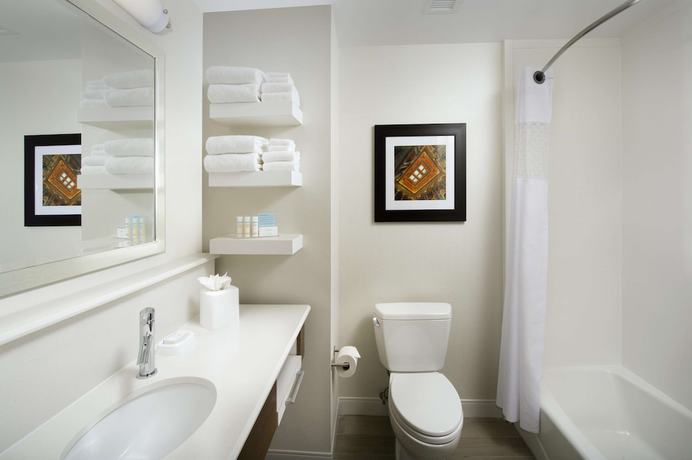 Imagen de la habitación del Hotel Hampton Inn And Suites Falls Church. Foto 6