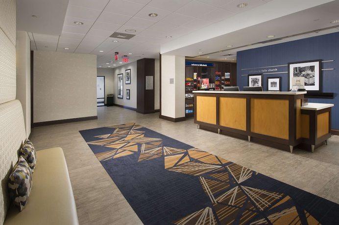 Imagen de los interiores del Hotel Hampton Inn And Suites Falls Church. Foto 18