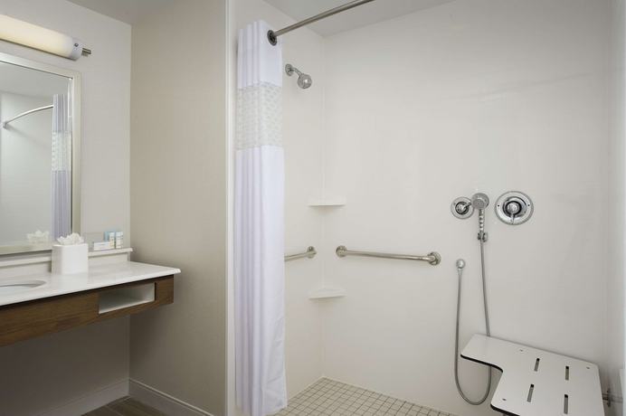 Imagen de la habitación del Hotel Hampton Inn And Suites Falls Church. Foto 12