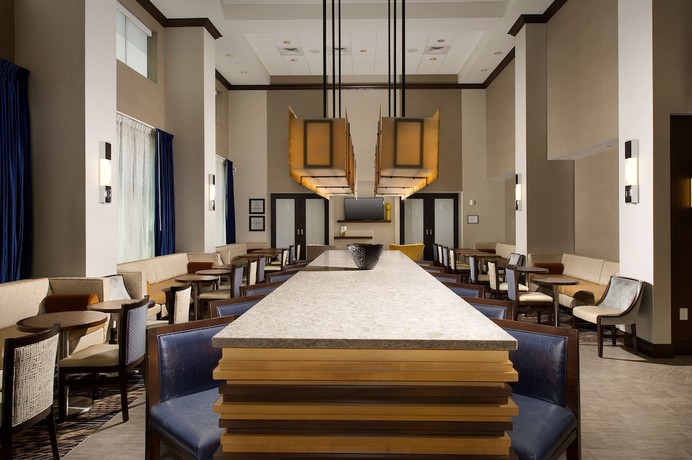 Imagen de los interiores del Hotel Hampton Inn And Suites Falls Church. Foto 19