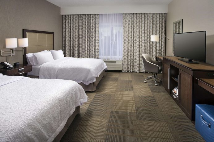 Imagen de la habitación del Hotel Hampton Inn And Suites Falls Church. Foto 13