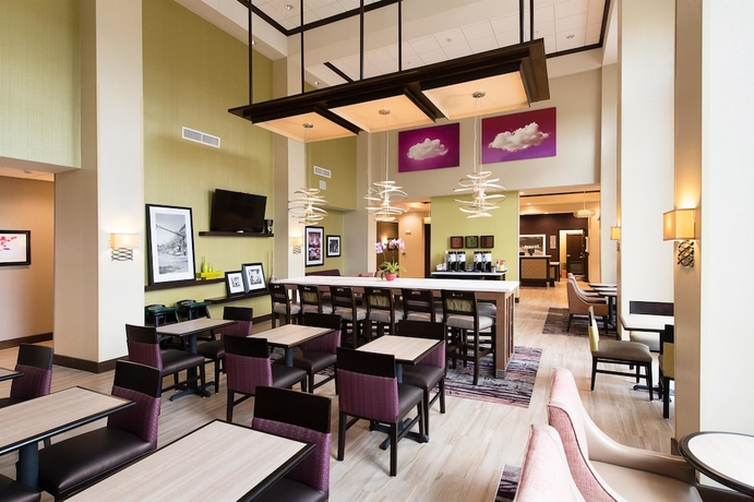 Imagen de los interiores del Hotel Hampton Inn And Suites Fayetteville. Foto 15
