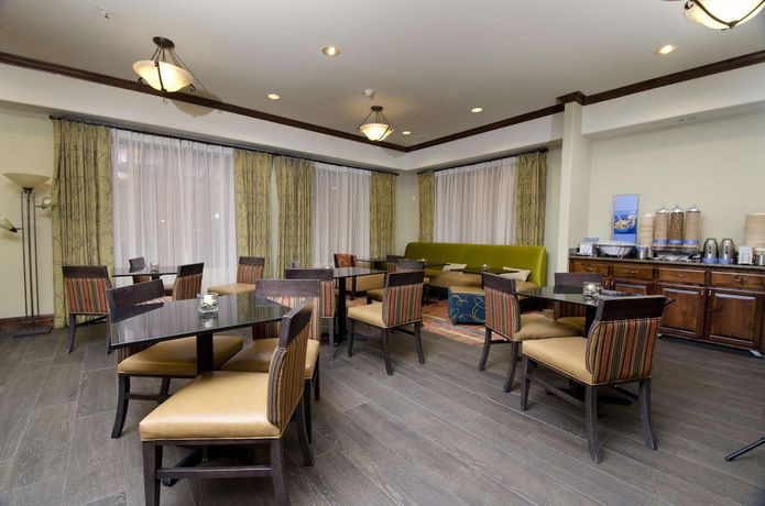 Imagen del bar/restaurante del Hotel Hampton Inn And Suites Gallup. Foto 5